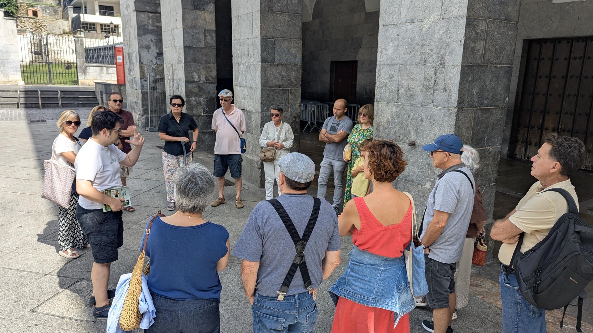 Herriko frontoiak eta haien historia ezagutu dituzte
