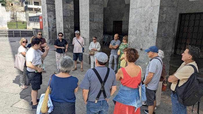 Herriko frontoiak eta haien historia ezagutu dituzte