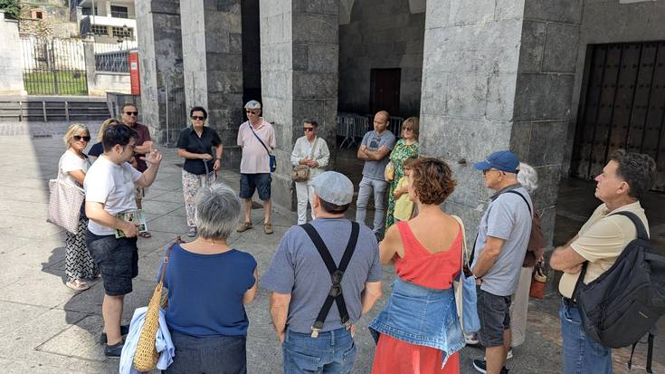 Herriko frontoiak eta haien historia ezagutu dituzte
