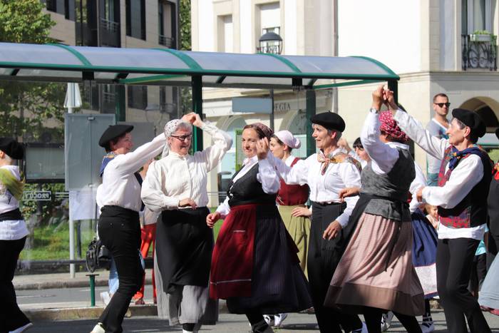 Helduentzako dantza ikastaroak ere eskaniko ditu Jalgik