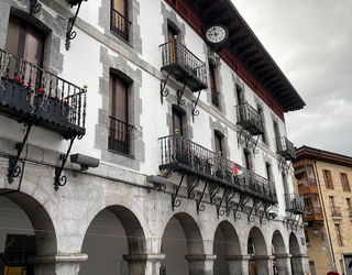 Erabilerarako eta transmisiorako "bide berriak jorratzeko unea" dela nabarmendu du udalak, Euskararen Egunean