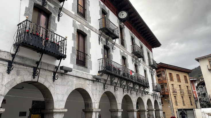 Erabilerarako eta transmisiorako "bide berriak jorratzeko unea" dela nabarmendu du udalak, Euskararen Egunean