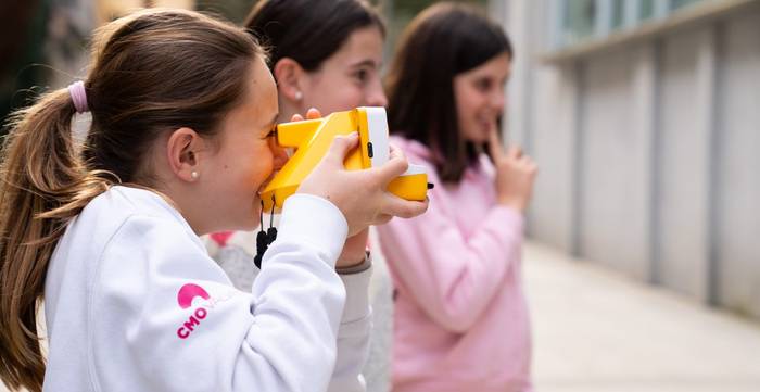 Objektibotik haratago: gaztetxoak argazkilari bihurtu dira Egoitz Arrutirekin