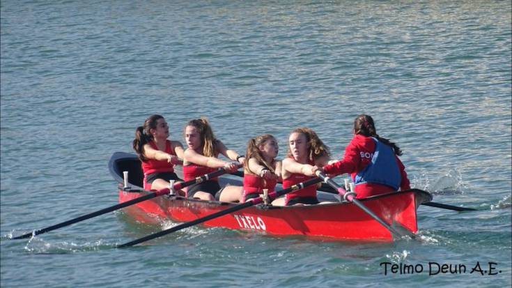 Infantil neskak nagusi izan dira Donibane Ziburun jokatu duten batel estropadan