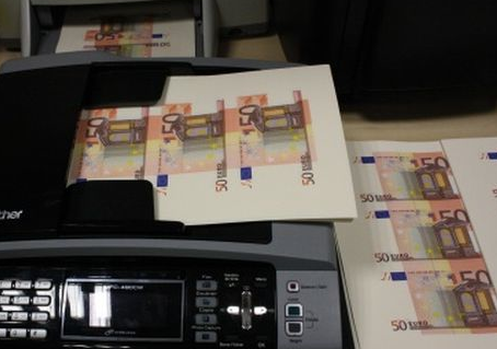 Zarauzko bizilagun bat atxilotu dute, dirua faltsutzea egotzita