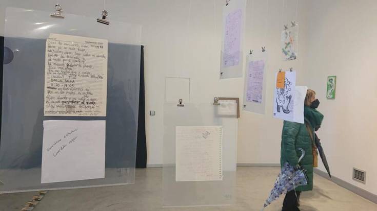 Ikusgai dago Malen Loperen 'Obligatoriamente - Derri[Buru]gorrez' erakusketa