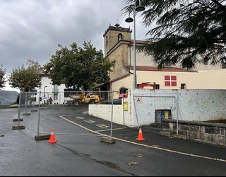 Hasi dituzte Aizarnazabalgo plaza berritzeko lanak