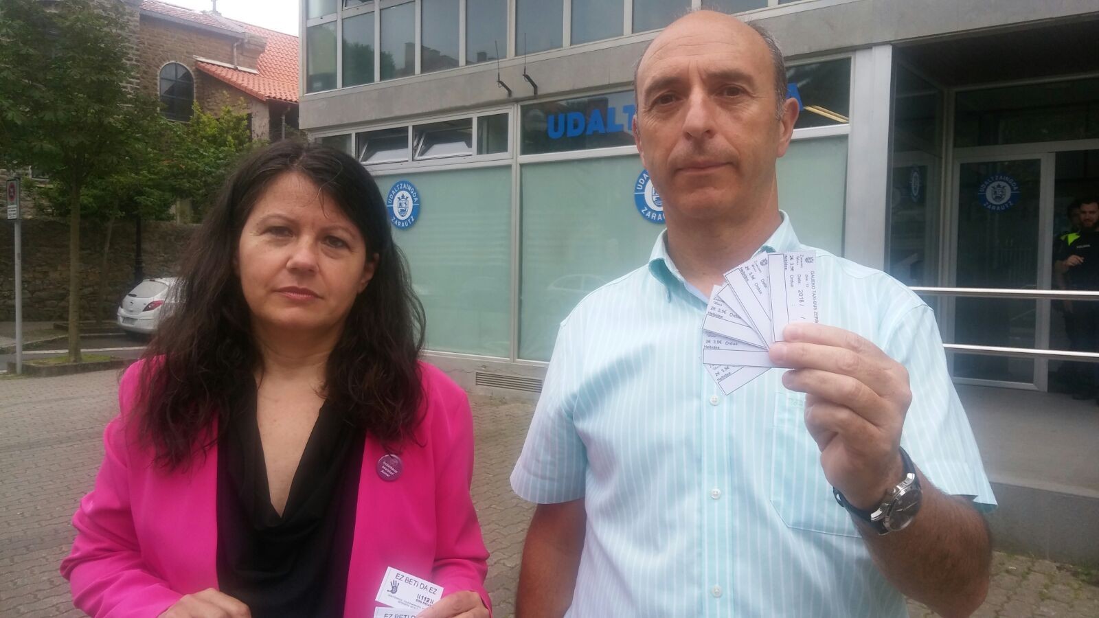 Emakumeentzako taxi-bus zerbitzua jarriko dute abian, sanpelaioetan hasi eta udaldi osoan