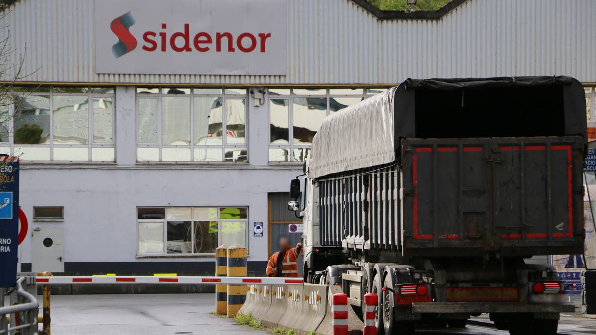 Gutxieneko babesa lortu gabe, bere horretan jarraituko du Sidenorren Azkoitiko langile batzordeak