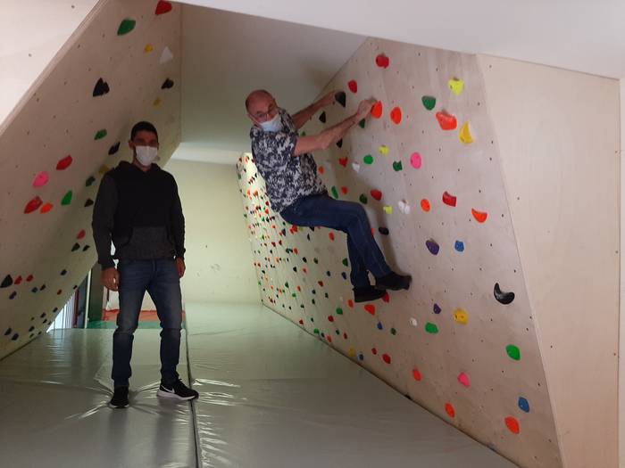 Boulderra jarri dute Getariako Sahatsaga kiroldegian