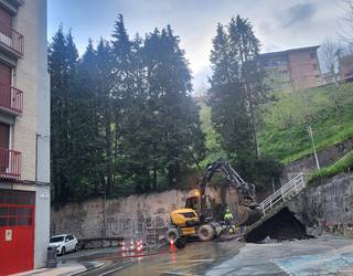 Floreagan hirugarren igogailua eraikitzeko zimendatze lanak hasi dituzte