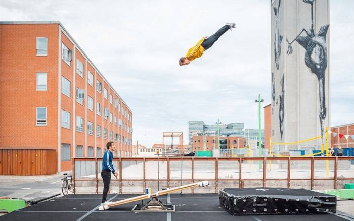 Kalerki: 'Gregarious', Soon Circus Company