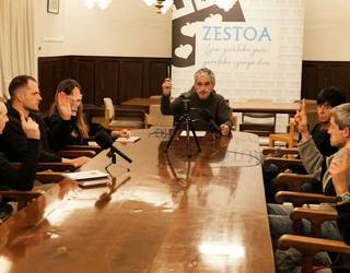 Estazioko aparkalekua autokarabanen erabilerarako arautu du Zestoako Udalak