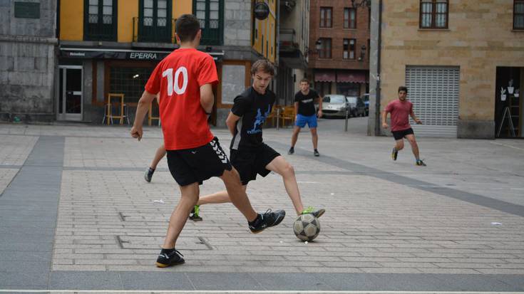 Txaperuek eta Txifor taldeak nagusi, Sarek antolatutako futbito txapelketan