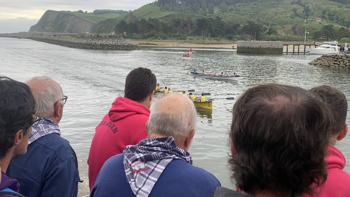 Trainerillen estropadak jokatuko dituzte bihar Urolaren itsasadarrean