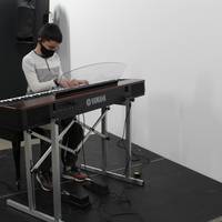 Juan Antxieta musika eskolakoen piano emanaldia
