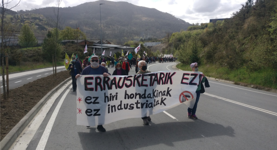 Herritar ugari batu da Zubietako erraustegia geldiaraztea eskatzeko martxara