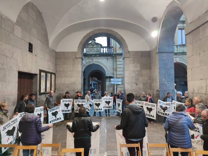 Euskal presoen eta iheslarien eskubideen alde bilduko dira bihar plazan