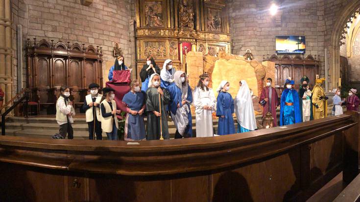 Katekesiko haurren antzezlana izan dute Parrokian