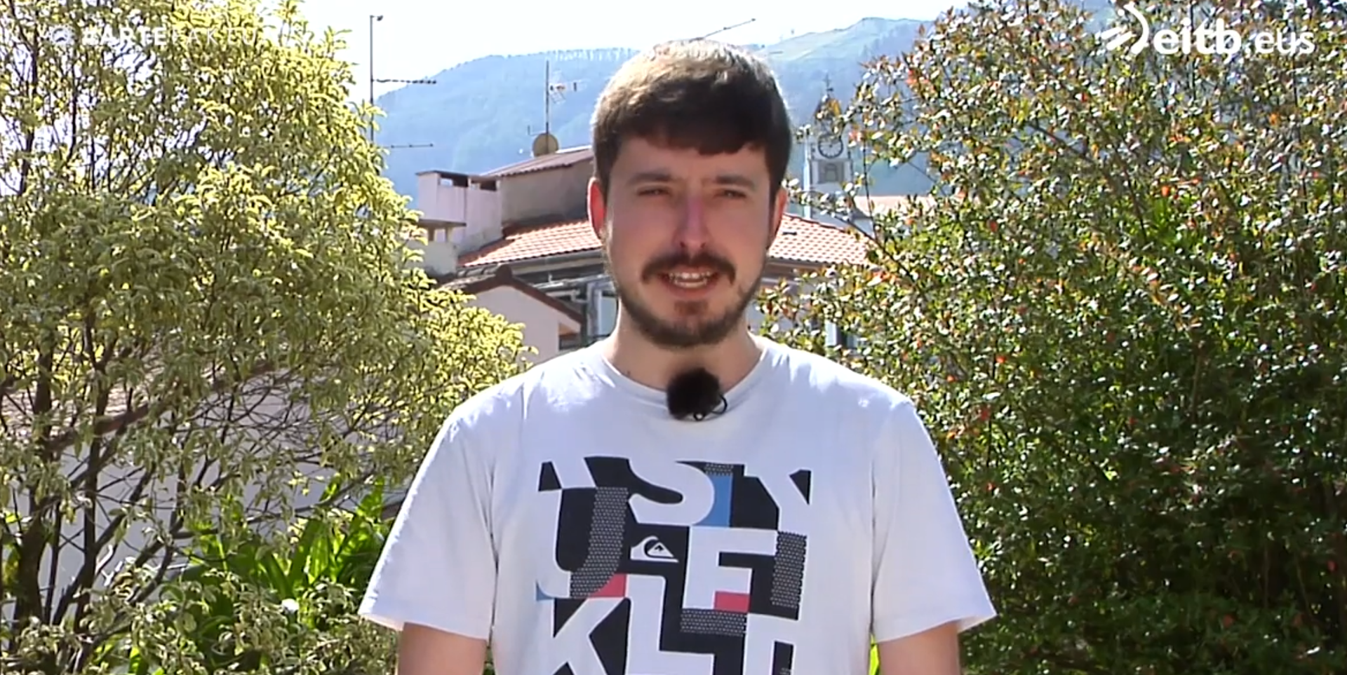 'Artefaktua' saioan parte hartu du Iñigo Dierez idazleak