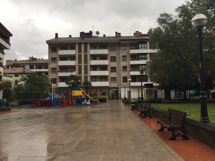 Balentina Agirre Elorza izena jarri diote Ildelfonso Gurrutxaga kalearen ondoko plazari