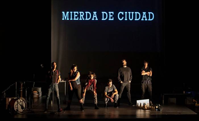 'Mierda de Ciudad' antzezlanerako bi sarrera bikoitz zozkatuko ditu Zarauzko Hitza Gukak