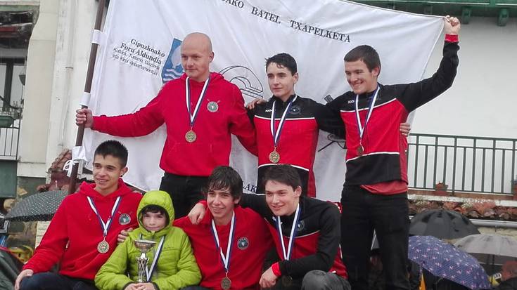 Bi bandera eta zilarrezko bi domina lortu ditu Zumaiak Gipuzkoako batel txapelketan