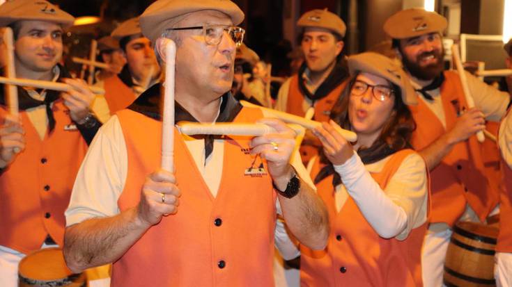 Irudietan: Santa Marinako danborradak Alde Zaharra girotu du