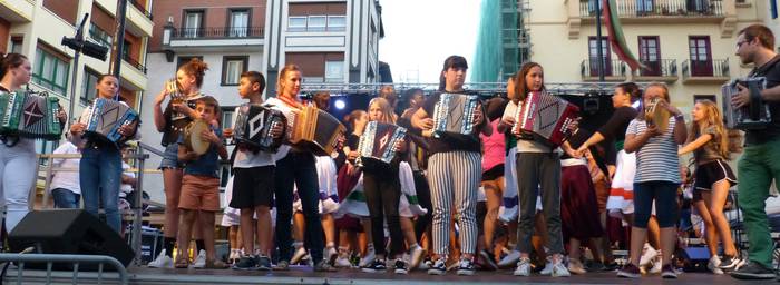 Sarrera guztiak agortu dira Zarautz Triken lehen jaialdirako