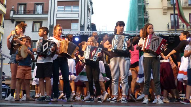 Sarrera guztiak agortu dira Zarautz Triken lehen jaialdirako