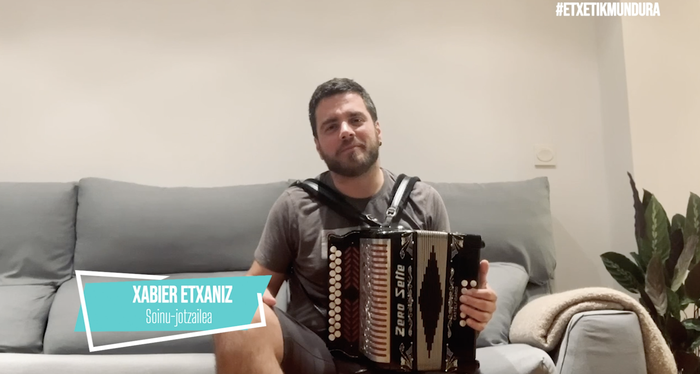 Xabier Etxaniz soinu-jotzailearen musika, etxetik mundura