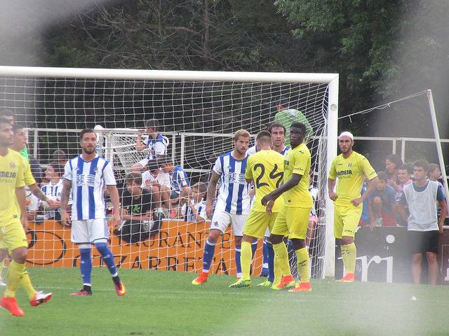 Realak eta Vila-realek hainbat futbolzale elkartu dituzte Zarauzko Astin