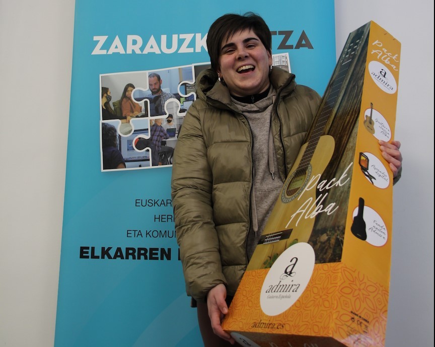 Enrique Kellerren gitarra akustikoak badu irabazlea