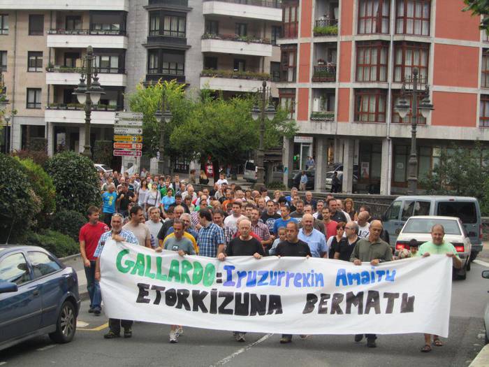 Corrugados Lasaoko langileek manifestazioa egin dute Azpeitian