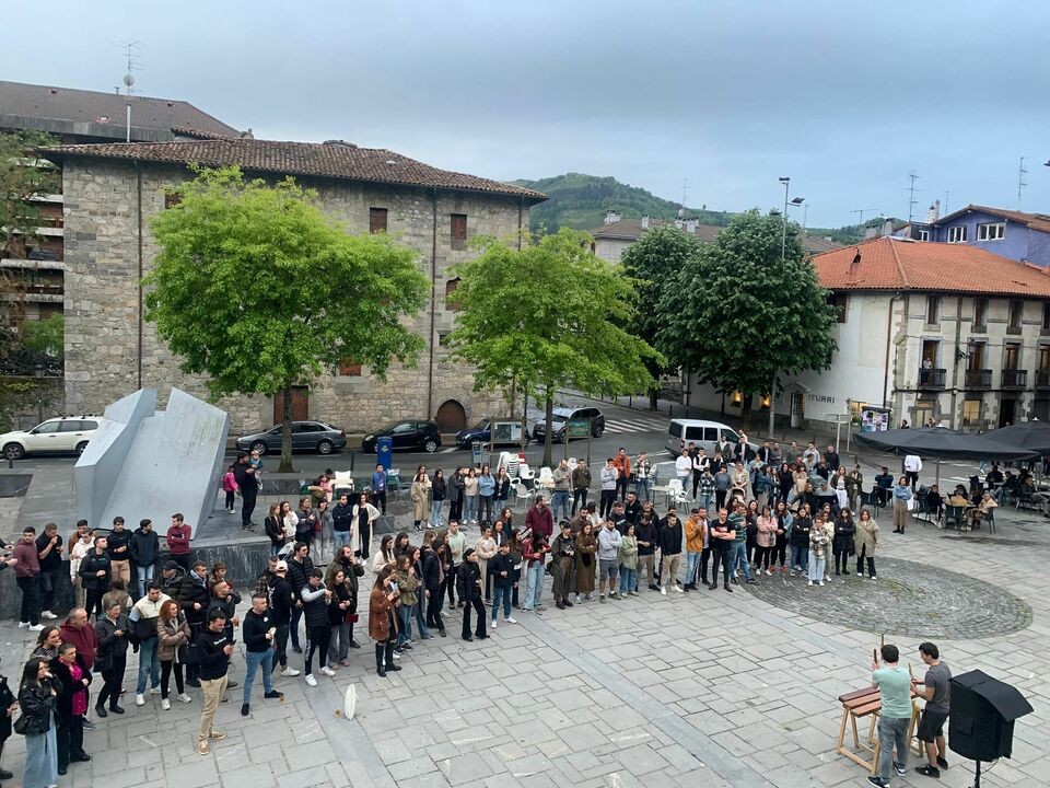 Boluntarioak bilera irekira deitu ditu Holz Und Blechek etzirako