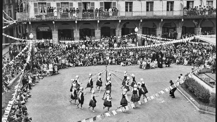 Erakusketa: 'Erromeria tokiak'