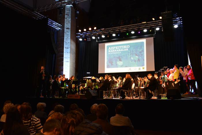 Jende ugari, Udal Musika Bandaren eta Julian Barrenetxea abesbatzaren karnabaletako kontzertuan