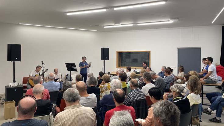 Poesia musikaz jantzita aurkeztu du Mikel Alberdik 'Isildu aurretik'