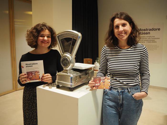 "Emakumeen arteko topagune izan dira dendak"