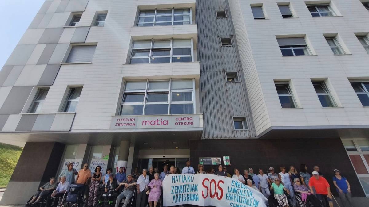 "Muturreko egoeran" daudela salatu dute Otezuriko langileek eta mobilizazio aldi berria hasi dute