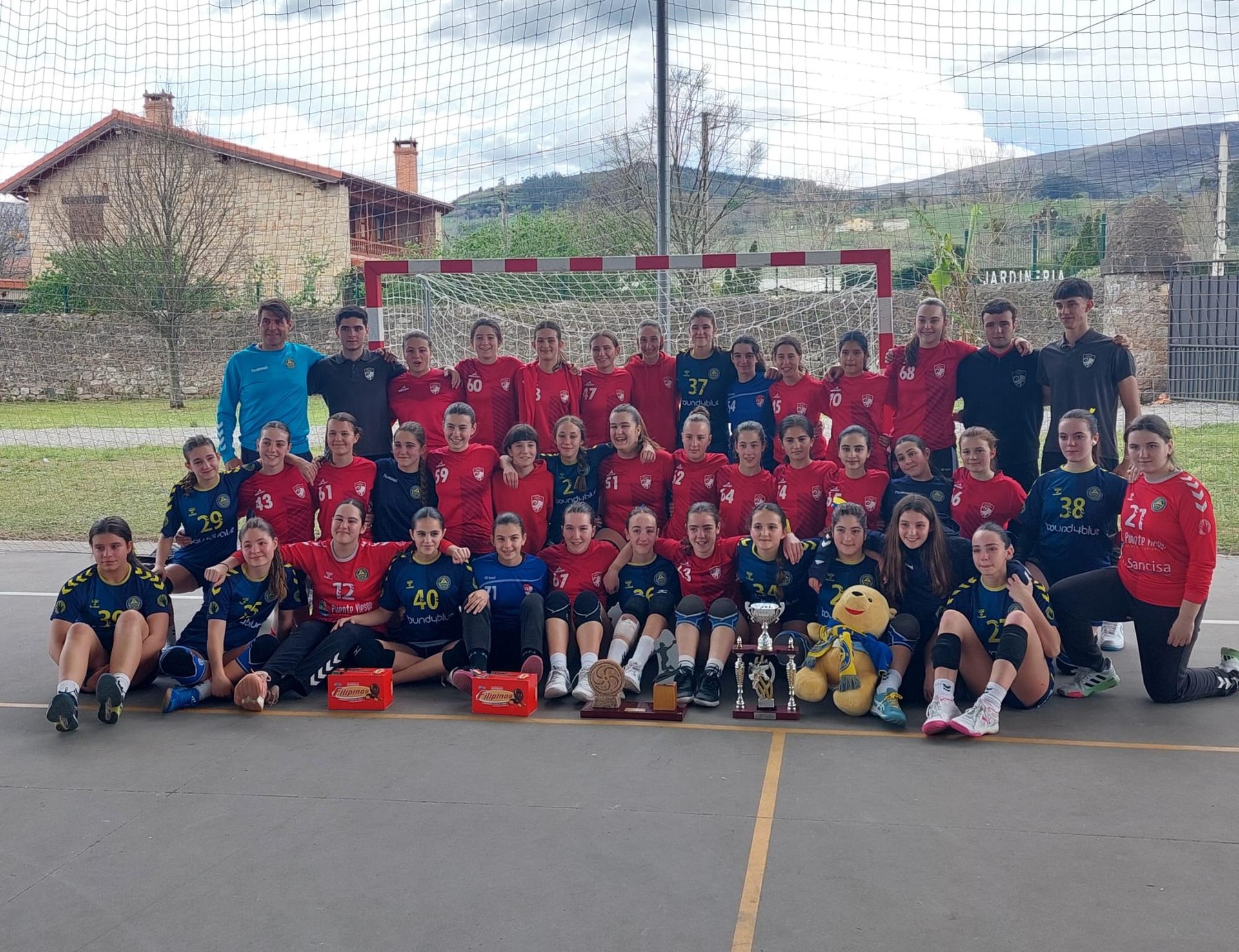 Otezuri-Txikixa Pulpo infantil neskek Corraleseko txapelketa irabazi dute