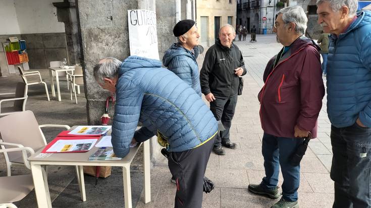 Mozioa babesteko sinadurak jaso dituzte pentsiodunek