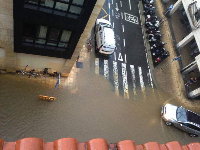 Zarauzko hainbat kale urez gainezka