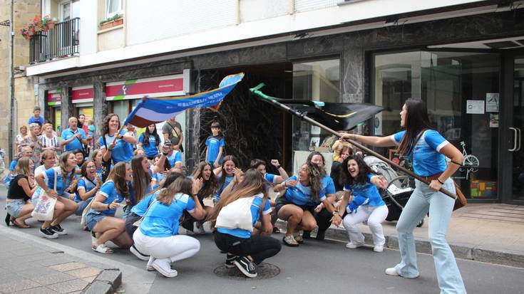 Harrera jendetsua egin diete ZAEko emakumeei
