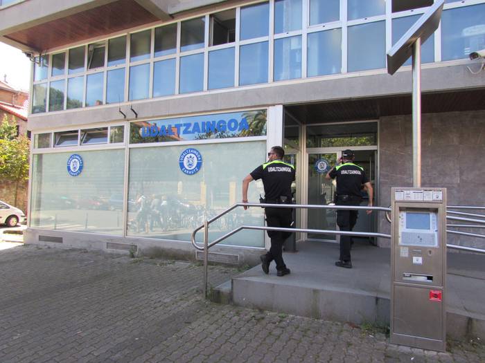 "Arduraz aritu gara, ezin genuen abuztuan Zarautz udaltzainbururik gabe utzi"