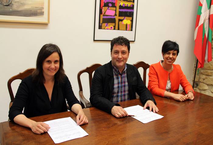 'Adineko Pertsonak' programa garatzeko hitzarmena sinatu dute