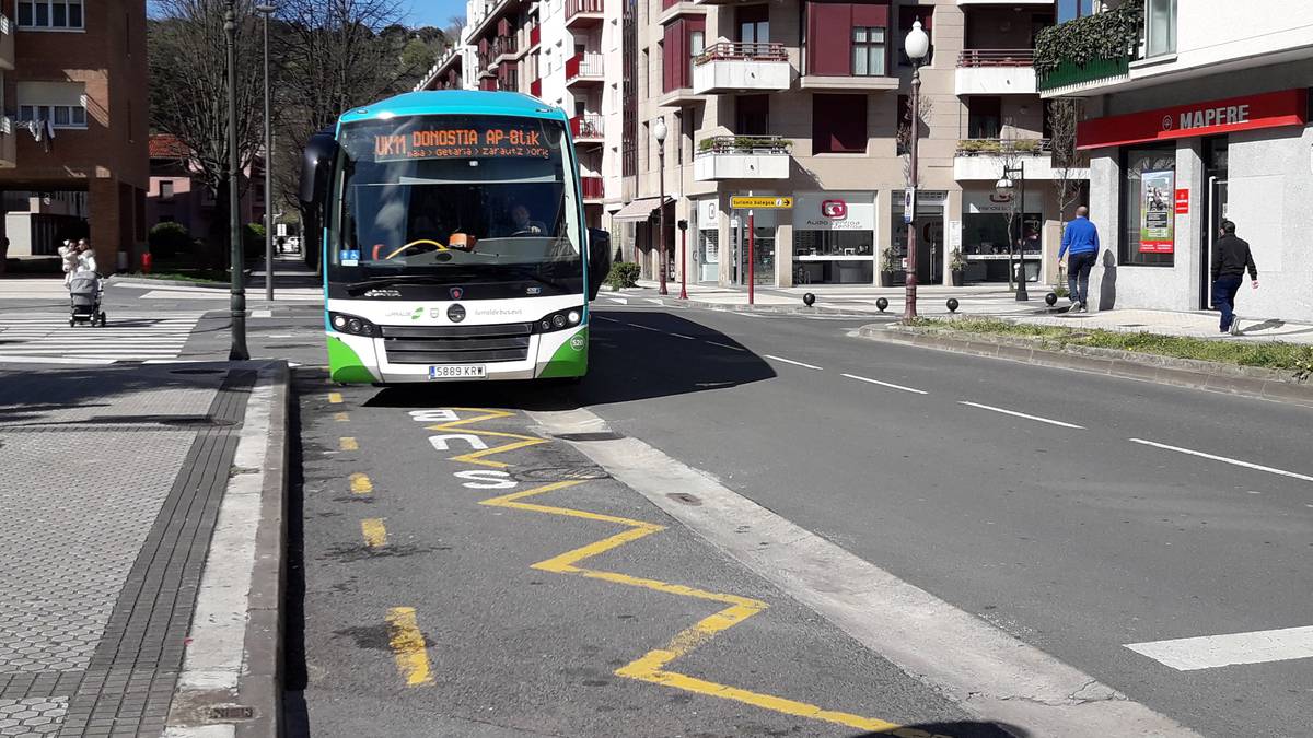 Aldaketak izango dira igandean autobusen ibilbideetan Donostiako maratoia dela-eta