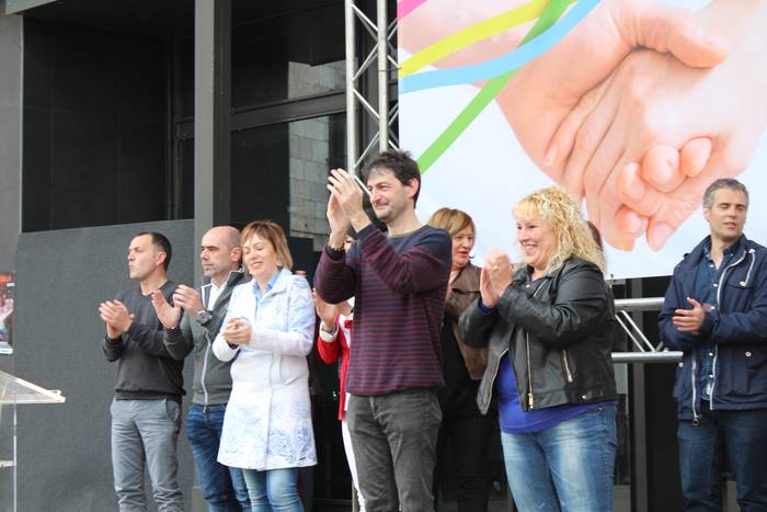 Azpeitiko plaza bete du EH Bilduk Errazkin eta Intxaurrandieta babesteko