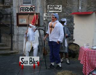 Mozorropeko ikuskizun festa betean da herria