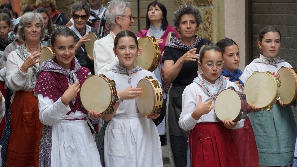 Atzo iluntzeari jarraipena emanez, Euskal Jaiaz gozatzen ari dira gaur getariarrak